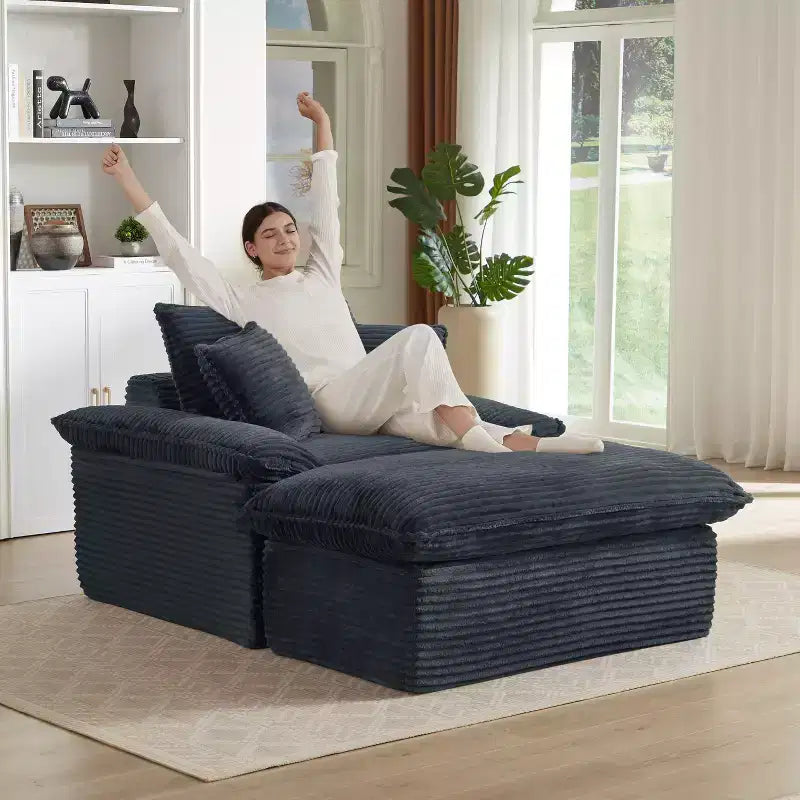 Divano singolo moderno imbottito in velluto a coste da 55 pollici con cuscini e poggiapiedi per soggiorno, camera da letto, appartamento, ufficio, grigio scuro
